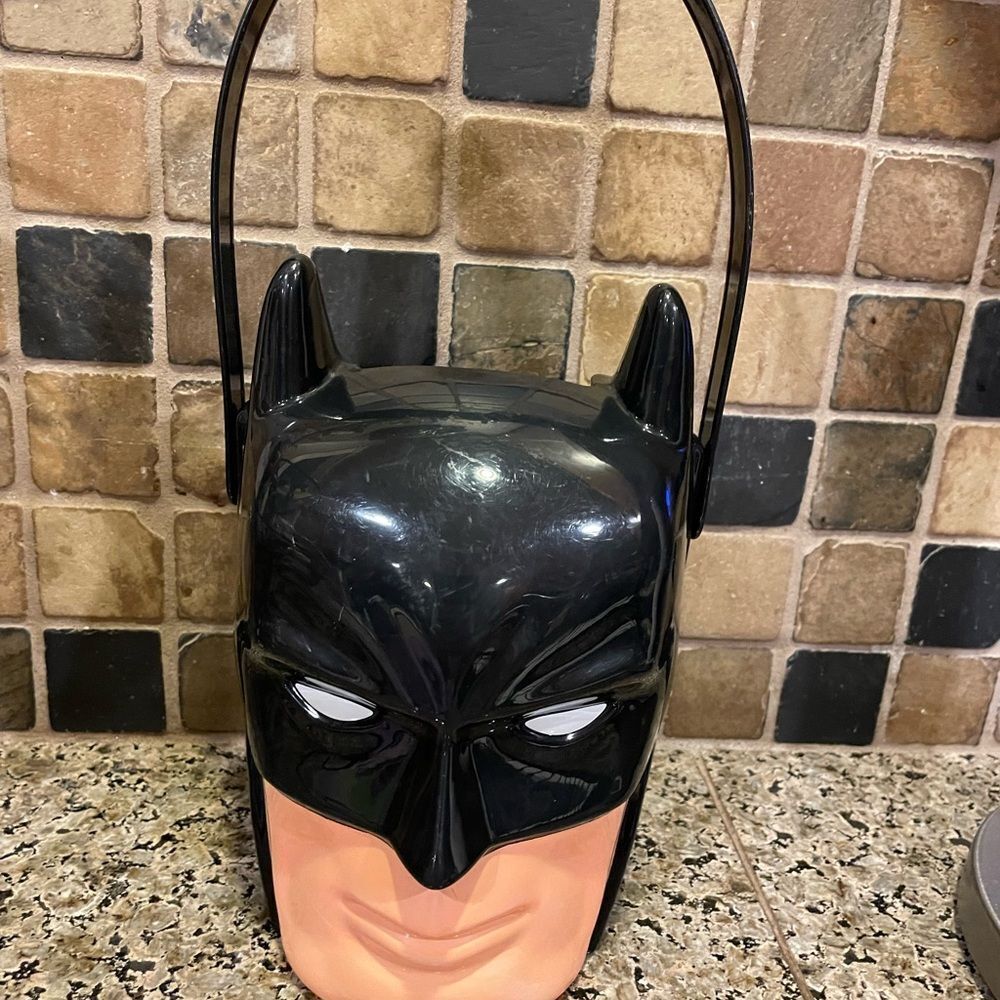 Batman Easter Pail - Picture 10 of 13